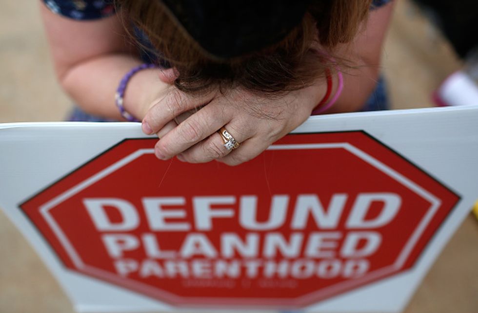 #ProtestPP Campaign Draws Protesters to Planned Parenthood Clinics Across the Country 
