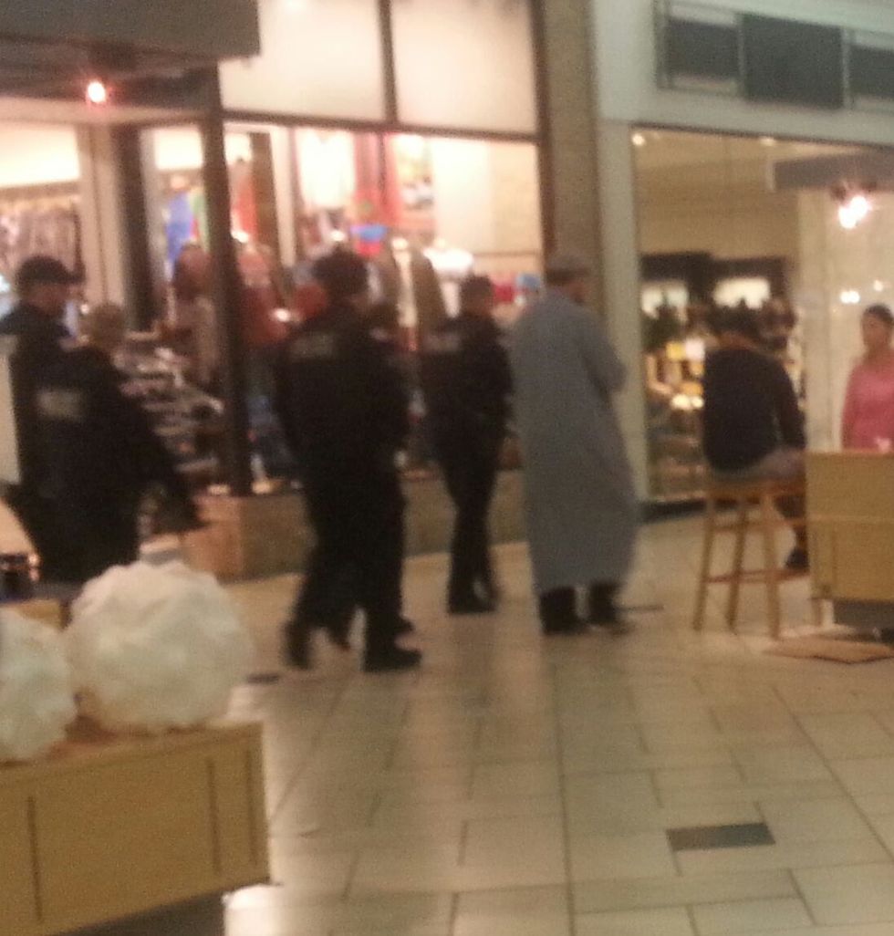 Security Removes Muslim Couple for Recording Video of Stores Inside Mall