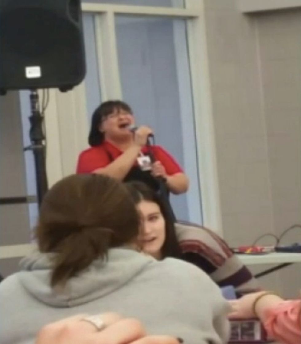 When Lunch Lady Steps Up to the Karaoke Mic in School Cafeteria, Students Barely Pay Attention. Then She Hits Her First Big Note.