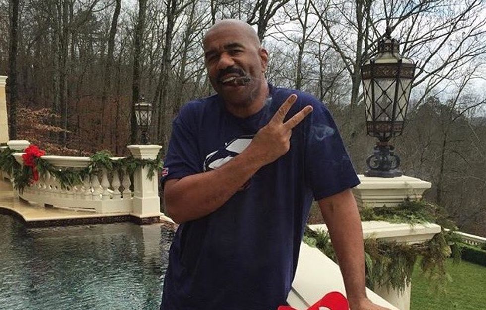Steve Harvey Pokes Fun At His 'Miss Universe' Gaffe With Brilliant Three-Word Christmas Tweet