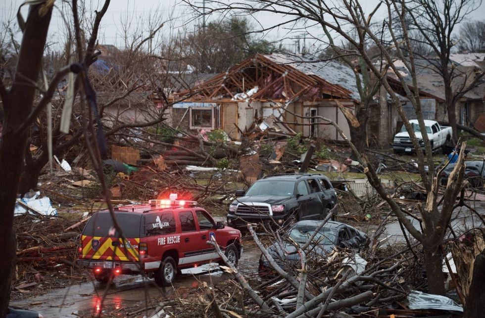 At Least 11 Die From Texas Tornadoes, 13 in Midwest Flooding