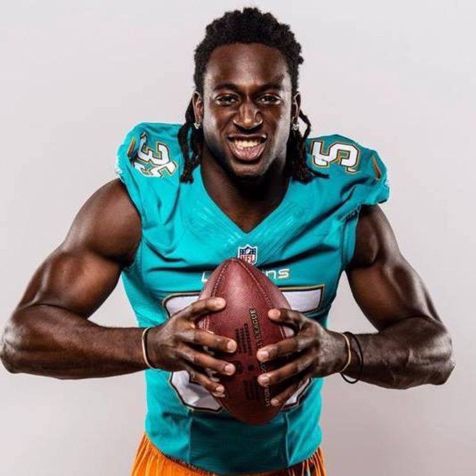 Miami Dolphins Player Pays for Woman's Items in Store After She Assists Him in Line. Days Later He Receives a Mysterious Package.