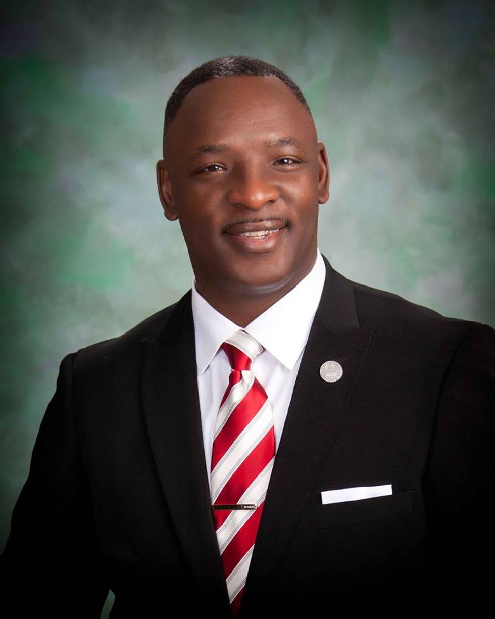 North Carolina Pastor Calms, Prays With Man Who Walked Into Church Service Hoisting a Rifle: 'Spirit of God Was Definitely in the Place