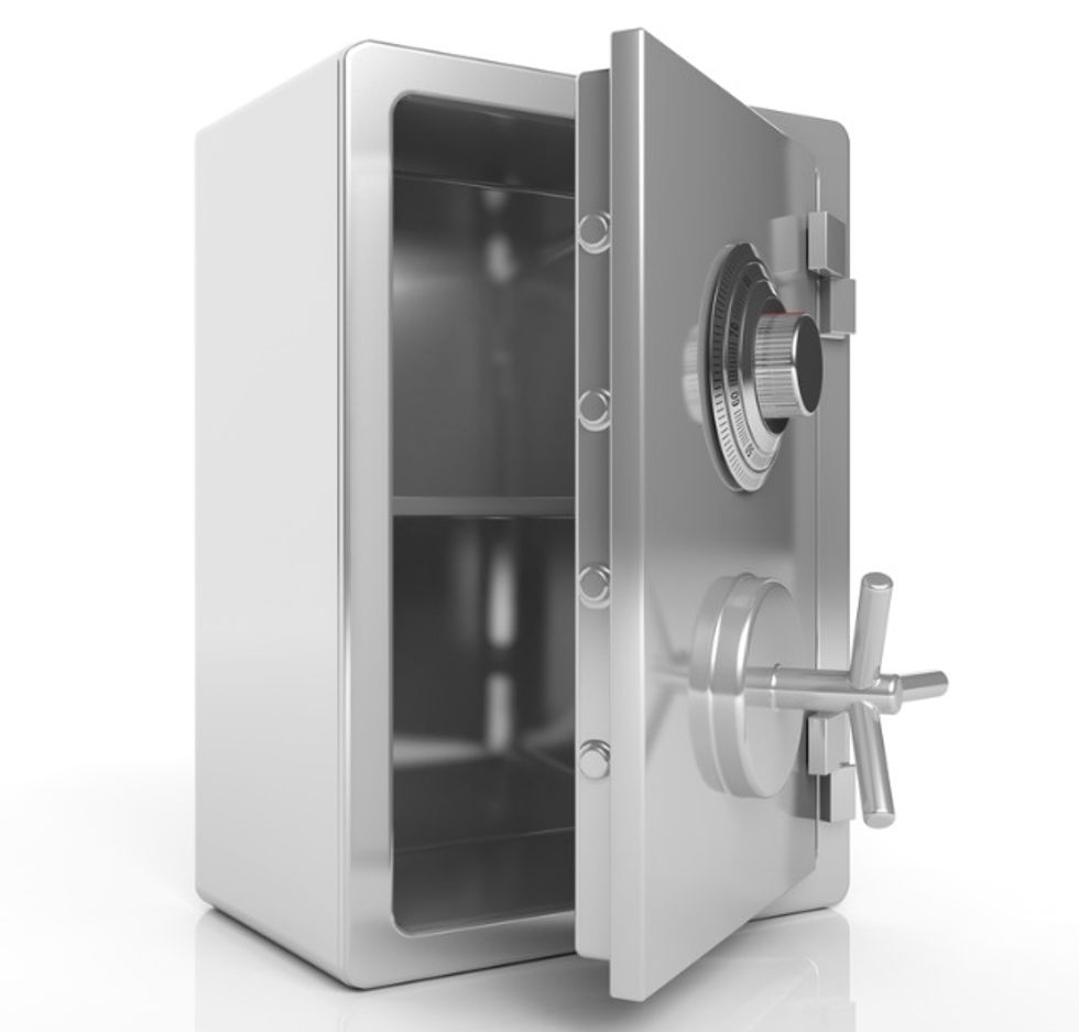How Secure Is Your Safe? Here's How Most Common Ones Can Be Cracked With a Magnet and a Sock