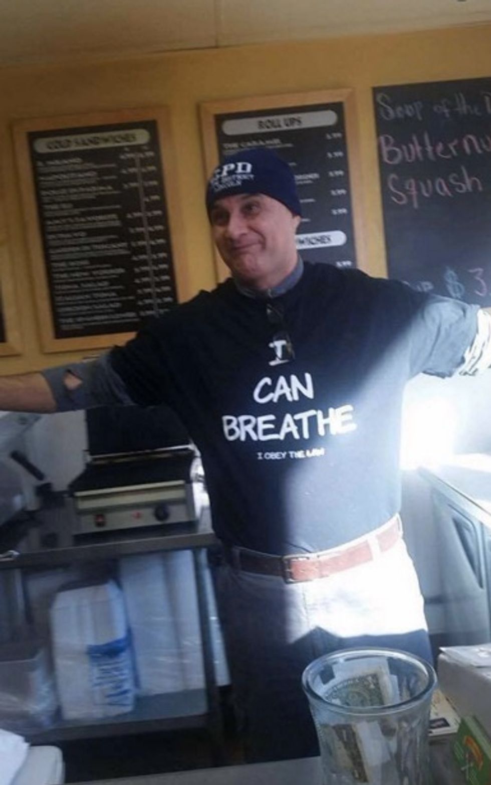 Chicago Deli Owner Dons 'I Can Breathe' T-Shirt, Then Apologizes After Torrent of Nasty Online Messages