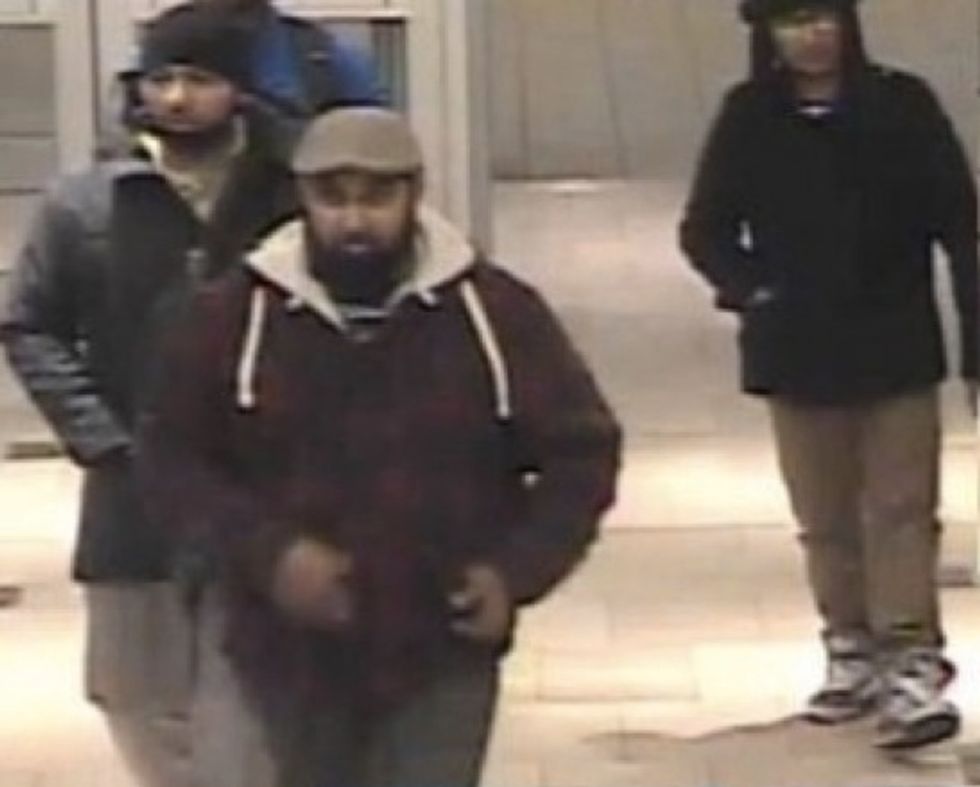 What 'Three Middle Eastern-Looking Men' Were Spotted Doing in a Downtown Mall Has Vancouver Police Calling Their Actions a 'Suspicious Incident' (UPDATE: Trio Cleared)