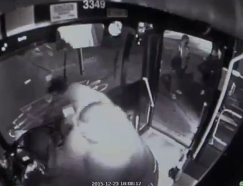 Bus Driver Yells 26 Times 'He's Got a Knife' When Man Attacks Him — and Video Shows Exactly How Many People Came to His Rescue