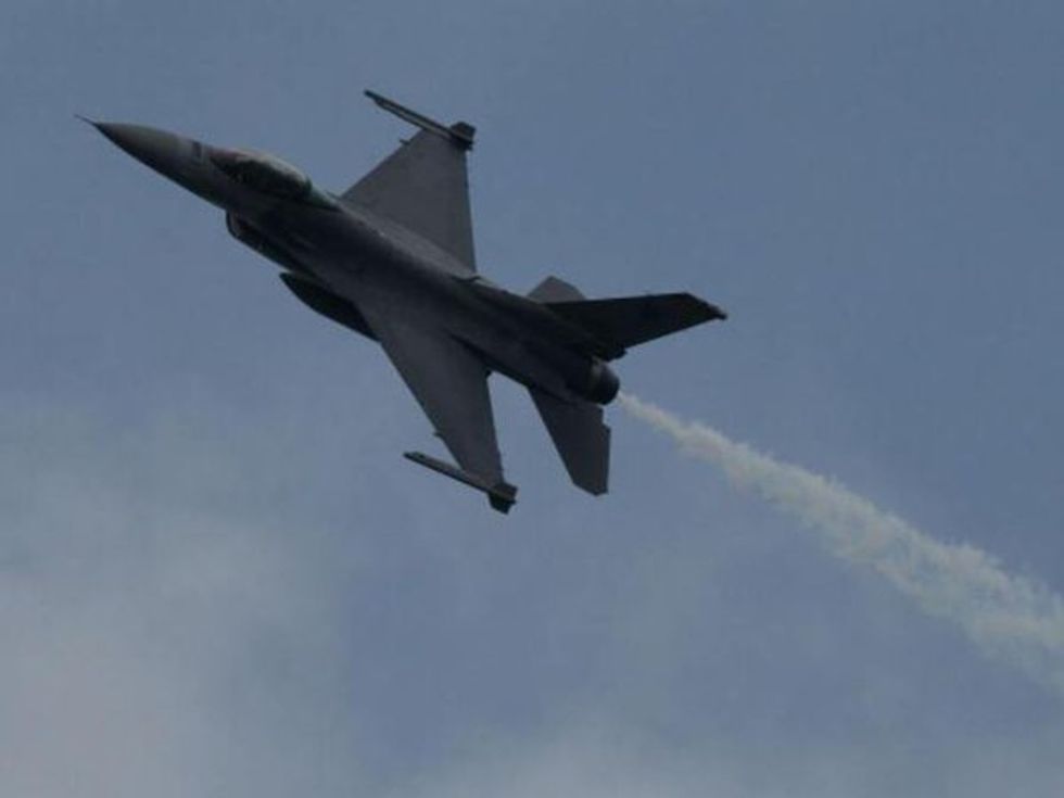 F-16 Fighter Jet Crashes in Arizona