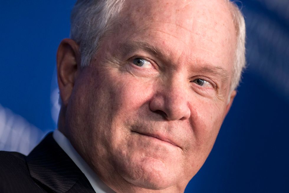 Robert Gates: 'Odds Are Pretty High' Russians, Iranians, Chinese Compromised Clinton's Email Server