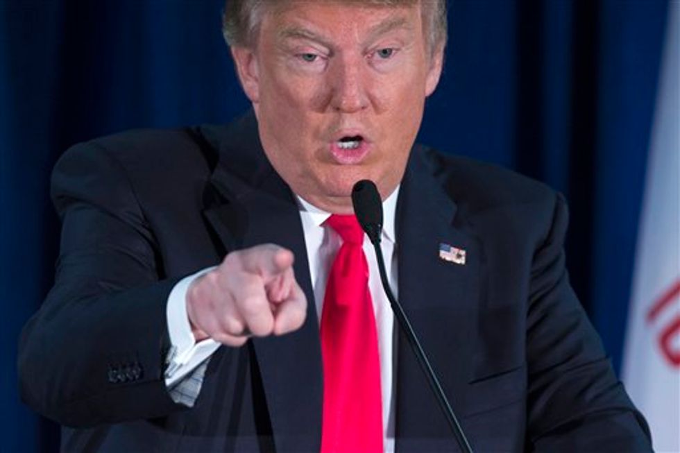 Donald Trump's Campaign Isn't Close To Derailing Ahead of Iowa