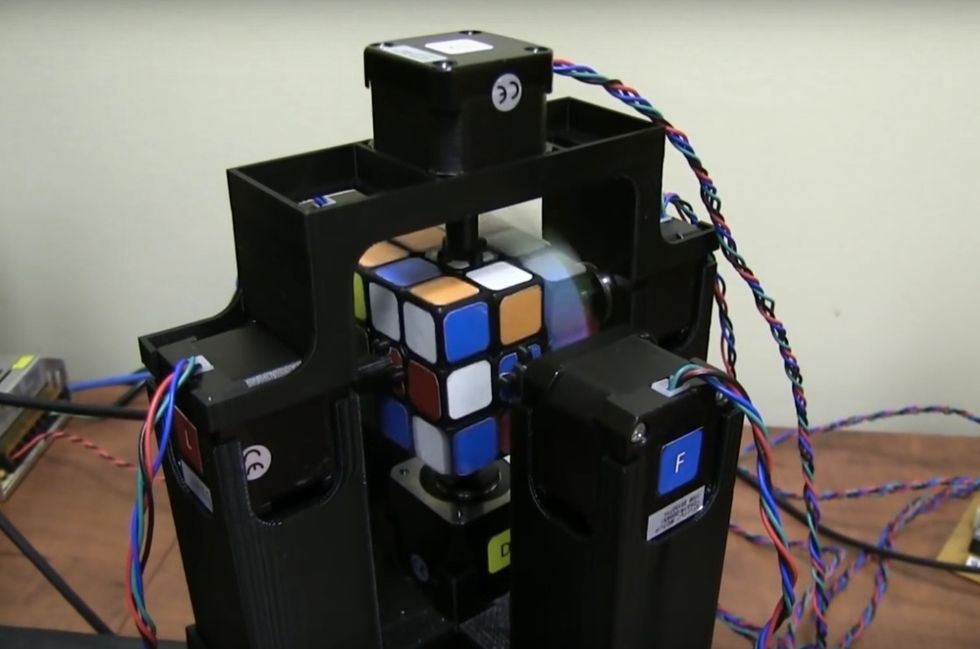 If You've Ever Felt the Thrill of Solving a Rubik's Cube, You'll Never Get the Job Done as Fast as This Robot