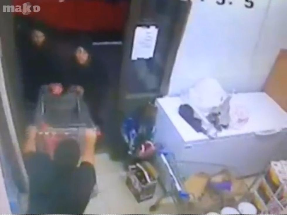 Israeli Fights Off Knife-Wielding Terrorists With Grocery Cart, but the End Is Tragic