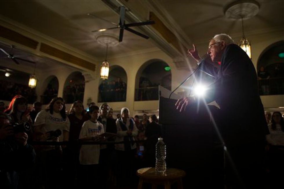 One Night in Dubuque: Bernie Sanders, Marco Rubio Woo Fed-Up Voters on Eastern Edge of Iowa