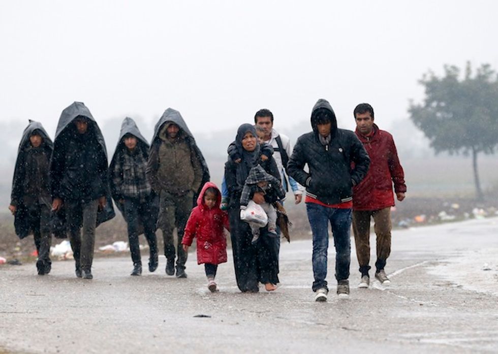 The Tweet About Migrants that Had a Conservative Journalist Say, 'Never Had 2,000 RTs Before