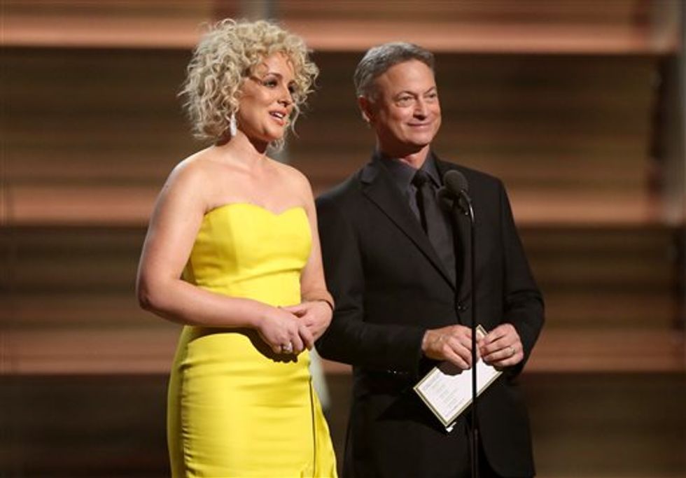 Before Presenting Award, Actor Gary Sinise Puts Grammys on Hold to Deliver an Important Message