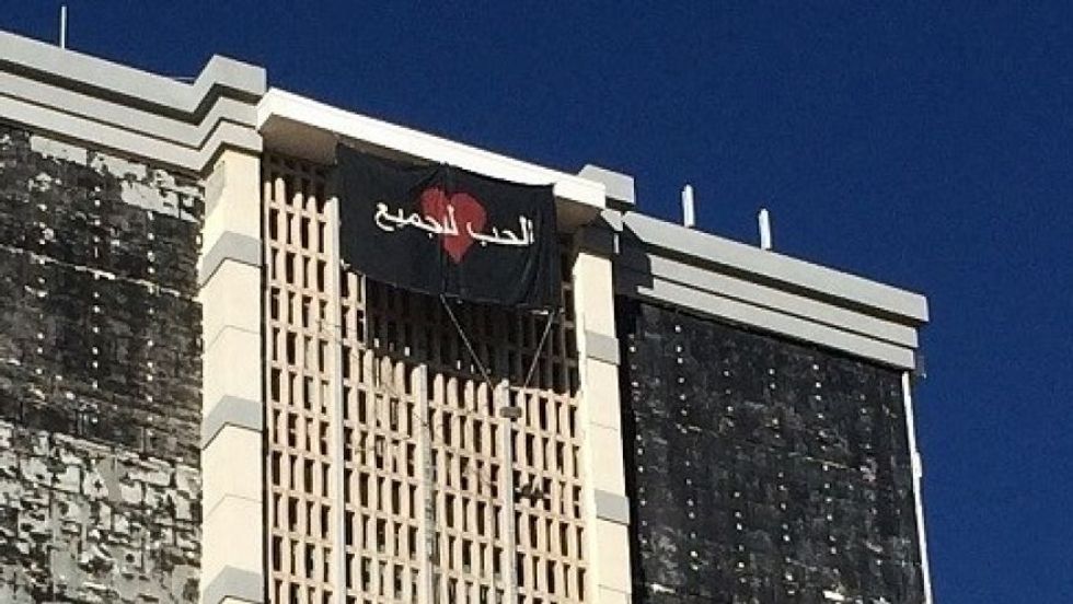 Arabic Flag Appears Mysteriously on Top of Government-Owned Texas Building
