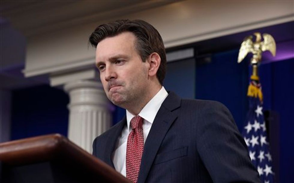 Josh Earnest Lectures Journalists to Report That the Obama Administration Is Transparent