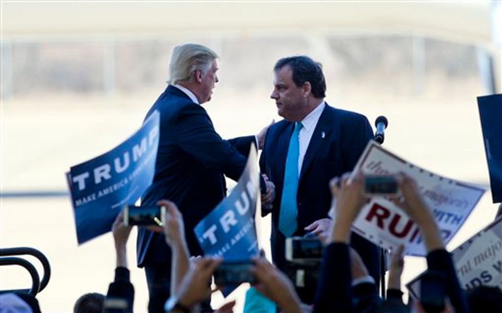 Boy, Were We Wrong': New Hampshire Newspaper That Endorsed Christie Changes Course After He Stumps With Trump