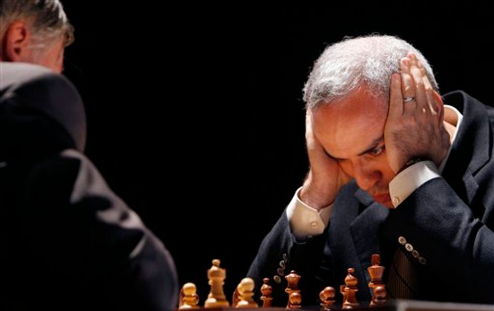 Former Soviet Chess Champ Who's Now an Advocate for Capitalism Has Some Pointed Words for Sanders and His 'Socialist Policies