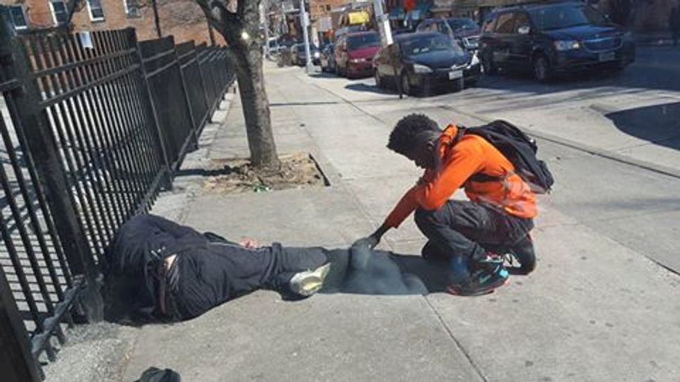 After Photo of Baltimore Teen Praying Over Homeless Man Goes Viral, Teen Has Message for Others