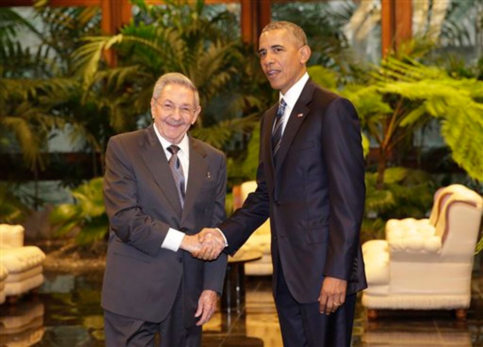 Castro Calls on Obama to Lift More Restrictions, Urges Return of Guantanamo