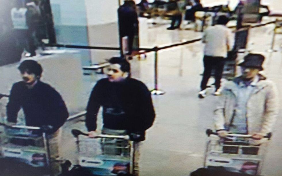 Police Release First Photo of Suspected Brussels Airport Bombers— Sources Say Their Hands Could Hold Big Indicator