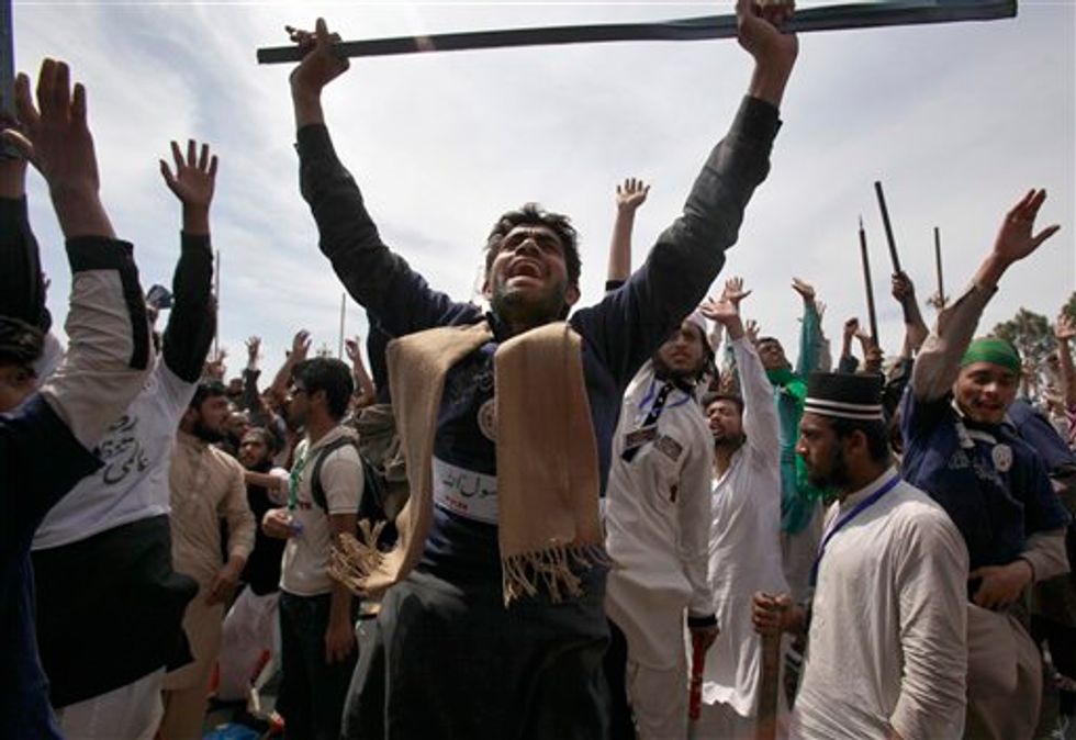 Hundreds of Protesters Clash With Police in Pakistan, Bring Capital City to Standstill 