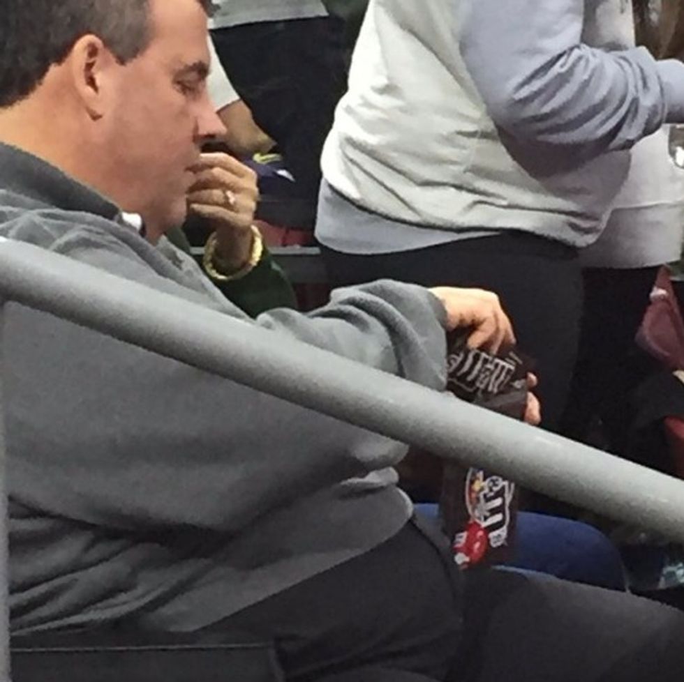 Chris Christie Finally Explains Viral Photo of Him Eating M&Ms 
