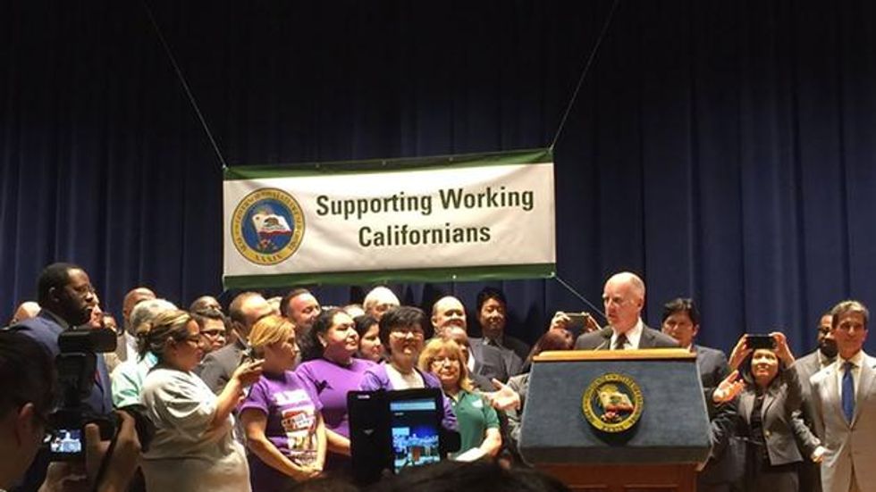 California Governor Signs Bill to Create Highest Statewide Minimum Wage in U.S. by 2022