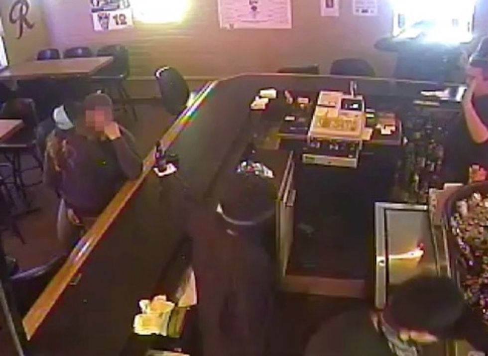 Love Is Blind: Couple Making Out at Bar Continue to Kiss During Armed Robbery