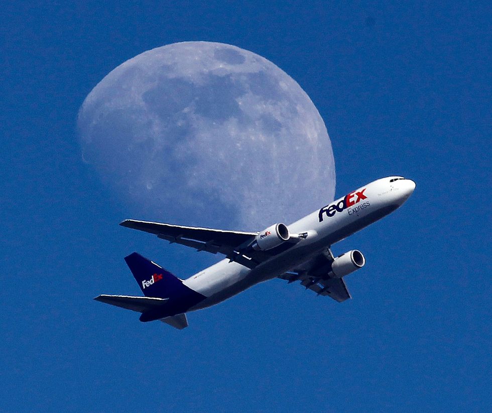 FedEx Employee Falls Asleep While Loading Packages on Plane, Ends Up More Than 800 Miles Away From Home