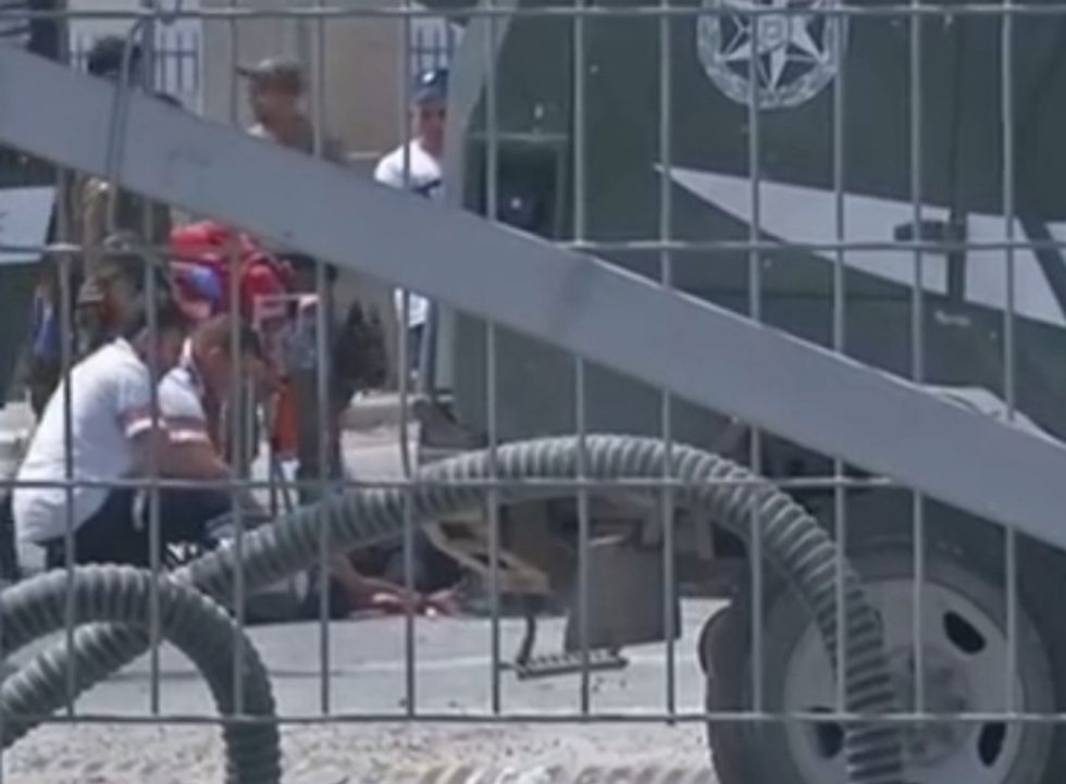 Israeli Police: Palestinian Woman Brandishing Knife Fatally Shot at Security Checkpoint; Her Brother, Also Killed, Found With Knives