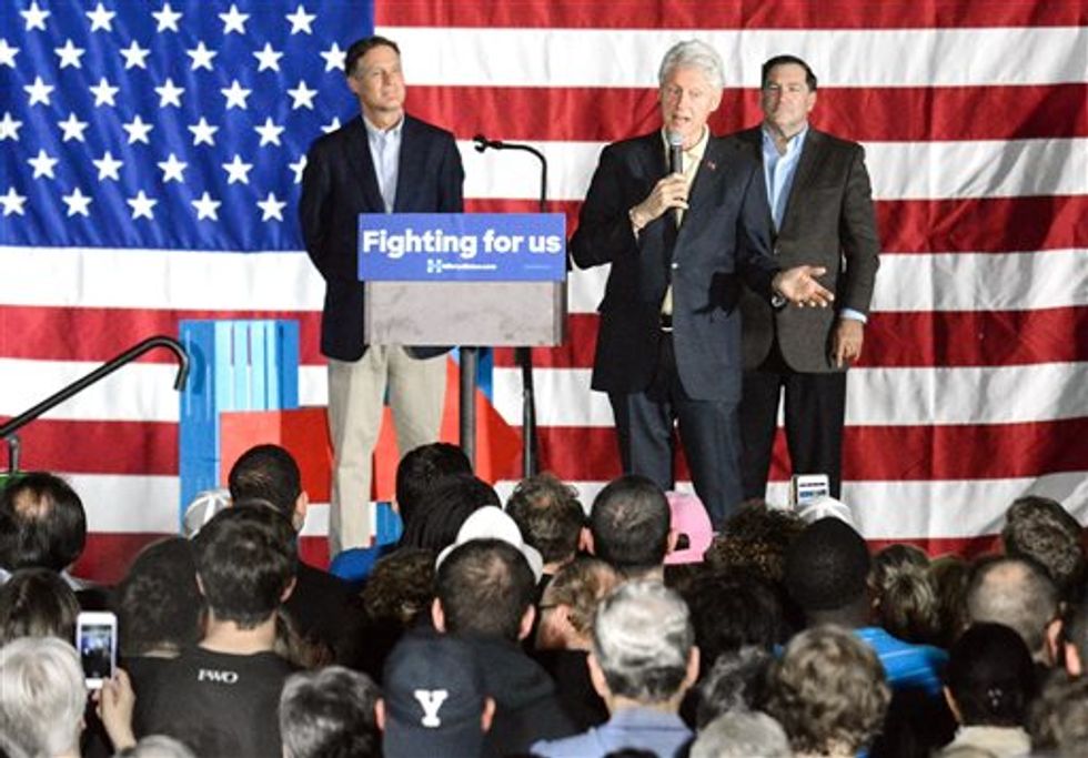 Bill Clinton Met With Hostility, Boos in West Virginia During Campaign Stop