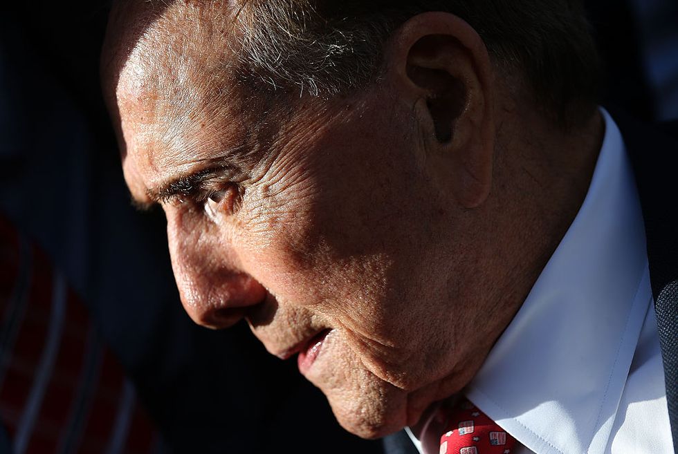 Bob Dole Endorses Trump, Says GOP Must 'Unite to Defeat' Clinton