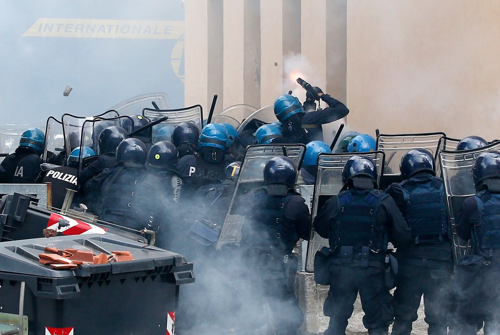 PHOTOS: Hooded Anarchists Clash With Riot Police at Austrian Border; at Least Four Officers Injured