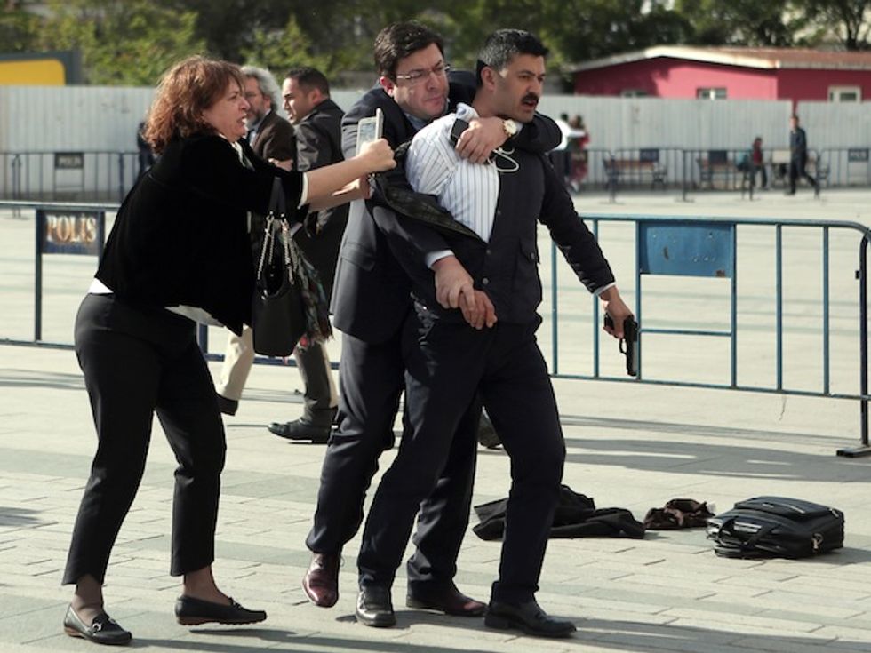 Watch the Dramatic Moment Journalist’s Wife Throws Herself in Front of Gunman Targeting Her Husband and Apparently Saves His Life