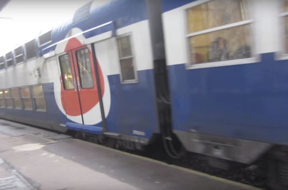Shock in France: Young Woman Allegedly Describes Her Despair, Then Livestreams Her Suicide on Periscope