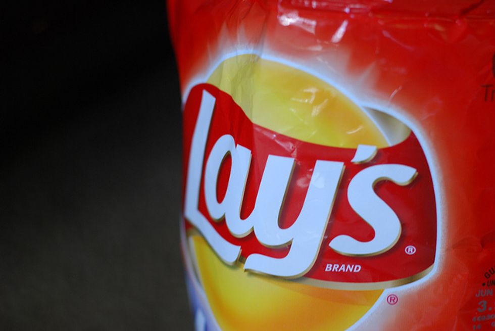 Man Attempts to Rob Car Wash With Potato Chip Bag 