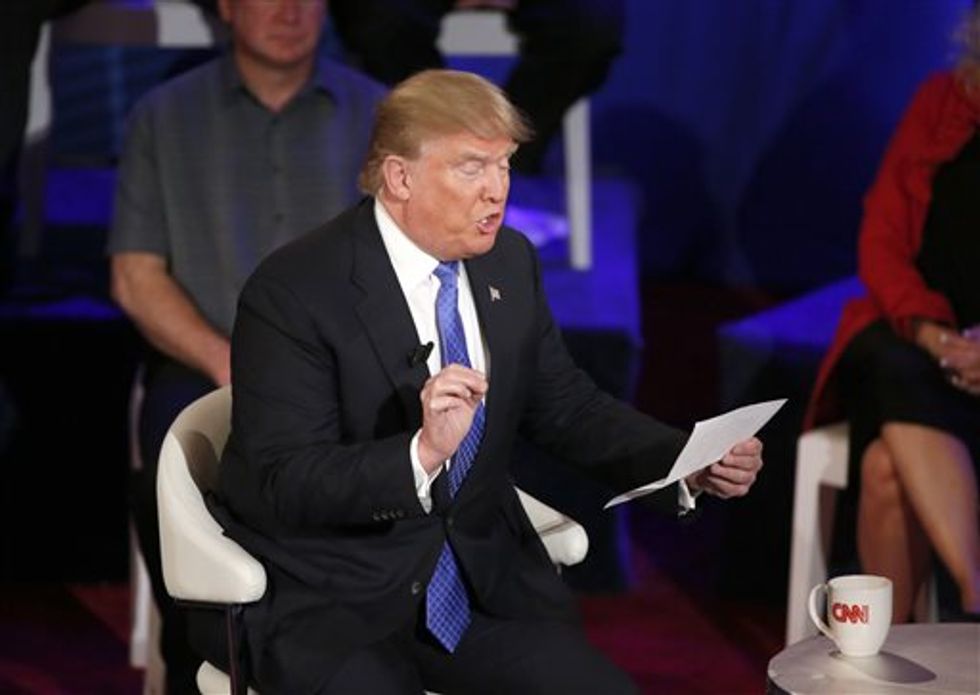 Trump Discloses His 'Largest' Financial Report, Blasts Sanders: 'This Is the Difference Between a Businessman and the All-Talk, No-Action Politician