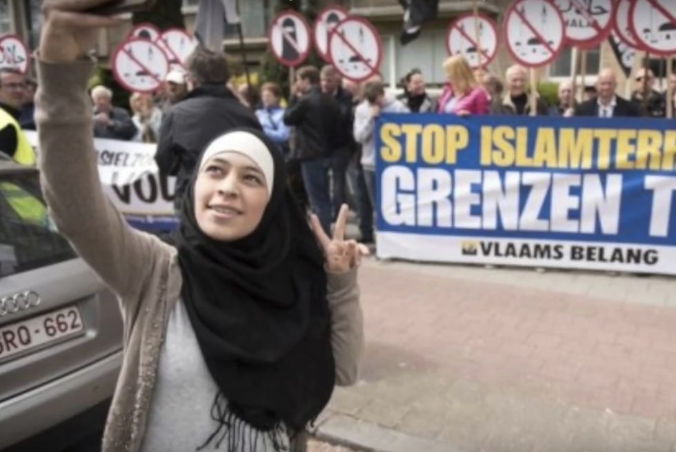 Muslim Woman Lauded as 'Fearless' and a 'Hero' for Spreading 'Joy and Peace' at Anti-Islam Demonstration — but There's One Big Problem