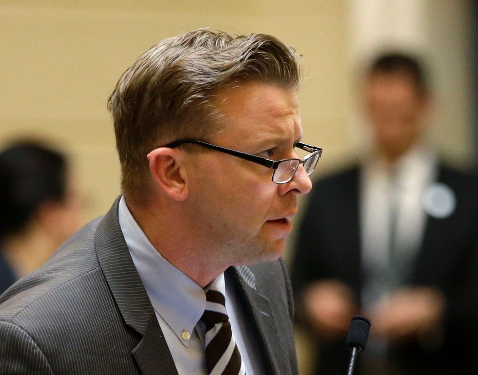Utah State Senator Wants to Install Pornography Blockers On All Mobile Phones