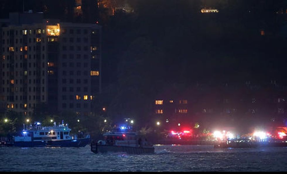 Police: Pilot Dead After Small WWII-Era Plane Crashes in Hudson River