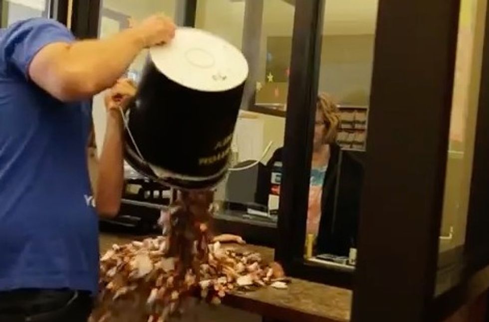 Fed-Up Texan Pays His Speeding Ticket With Over 22,000 Pennies