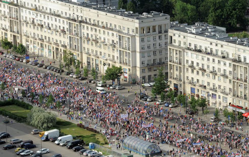 Former Polish Presidents Lead Thousands in Protest Against Right-Wing Government