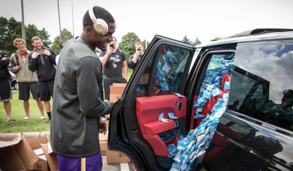 NFL Rookie Gets Ultimate Initiation to the Pros — and It Involves 60K Packs of Fruit Snacks
