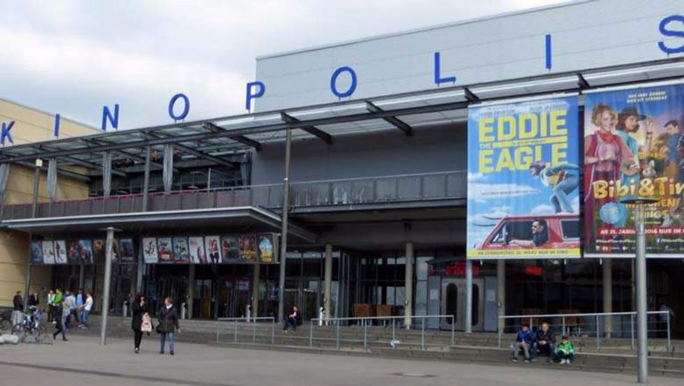 Suspect in German Movie Theater 'Threat Situation' Reported Dead; No Others Injured