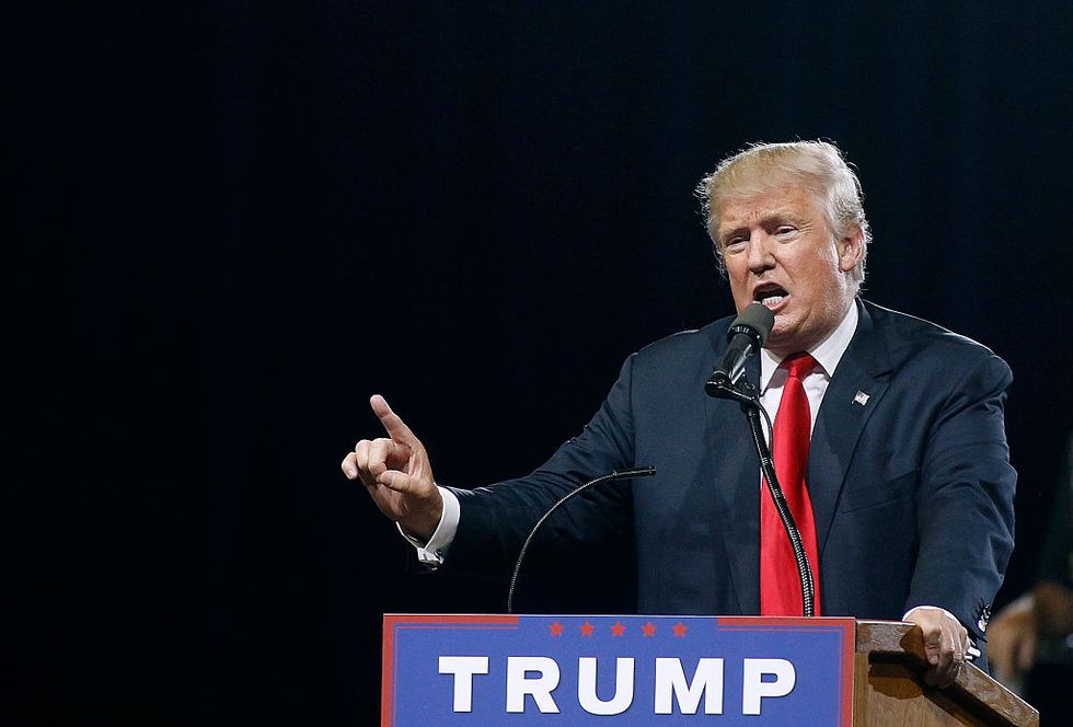Trump Says Clinton Attempted to ‘Bribe' AG Loretta Lynch Amid Email Investigation