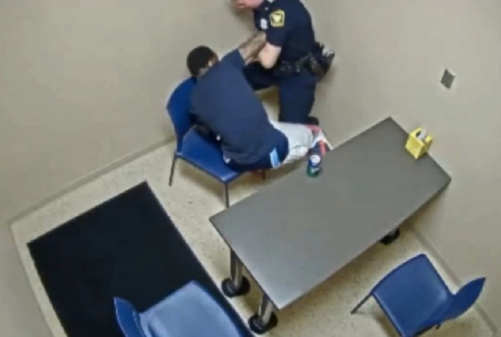 ‘Kill Me!’: Surveillance Video Captures Moment Murder Suspect Suddenly Goes for Officer’s Gun Inside Interrogation Room