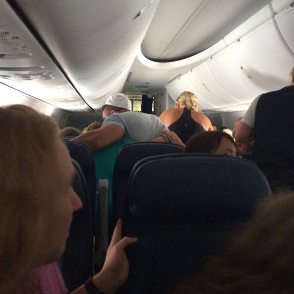 Former NFL Star Tim Tebow Takes a ‘Stand for God’ During Dramatic Situation on Flight