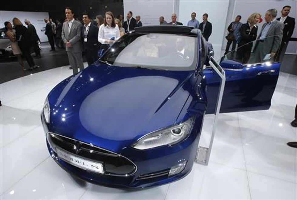 Former Navy SEAL Becomes the First Person to Die in Self-Driving Car